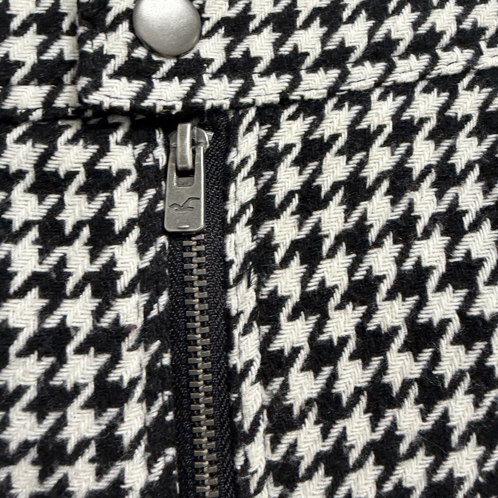 Hollister Black and White Mini Skirt - Picture 6 of 11